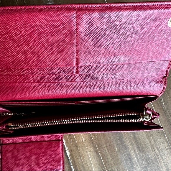 Authentic Prada Portafoglio Pattina
Large Saffiano Leather Wallet Fiery Red - Picture 9 of 16